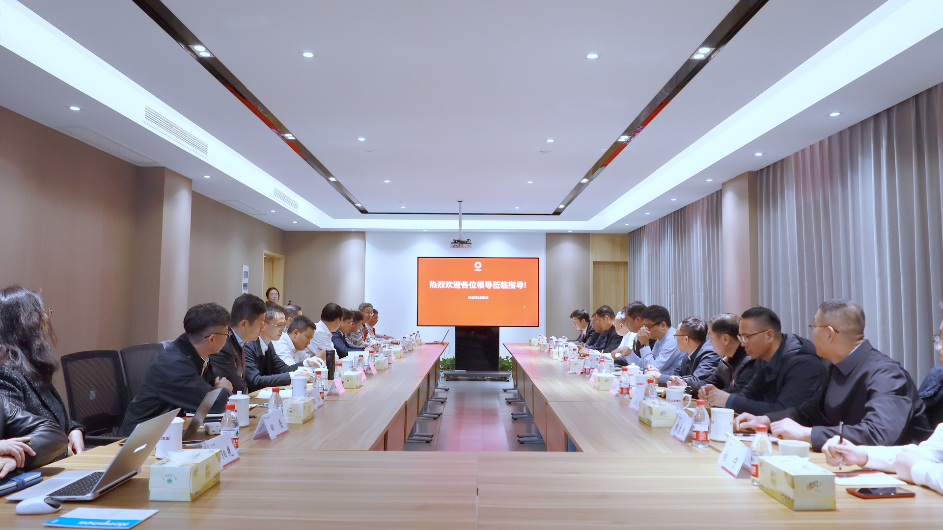 中國黃金集團成員企業(yè)赴中國建材集團旗下山亞南方參觀交流